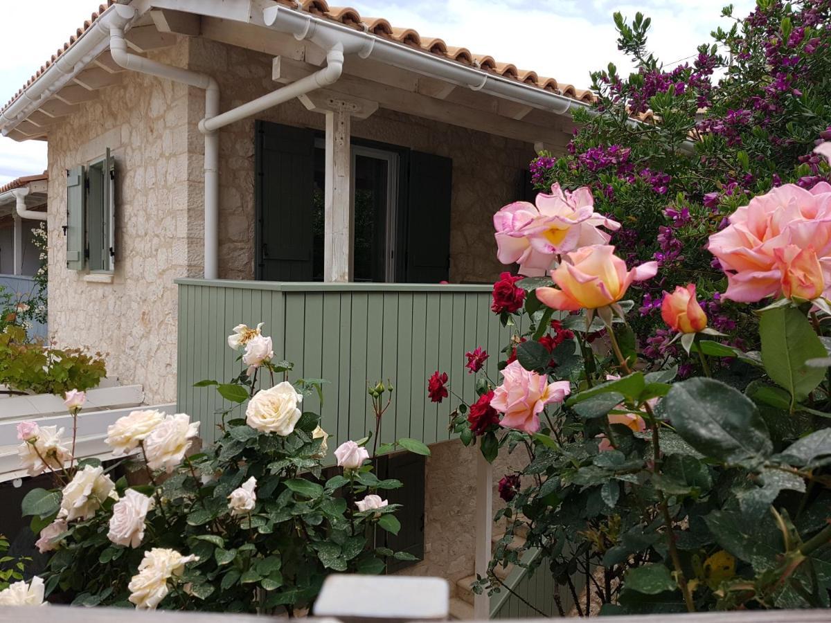 Wild Sea Apartments Agios Nikitas Exterior photo